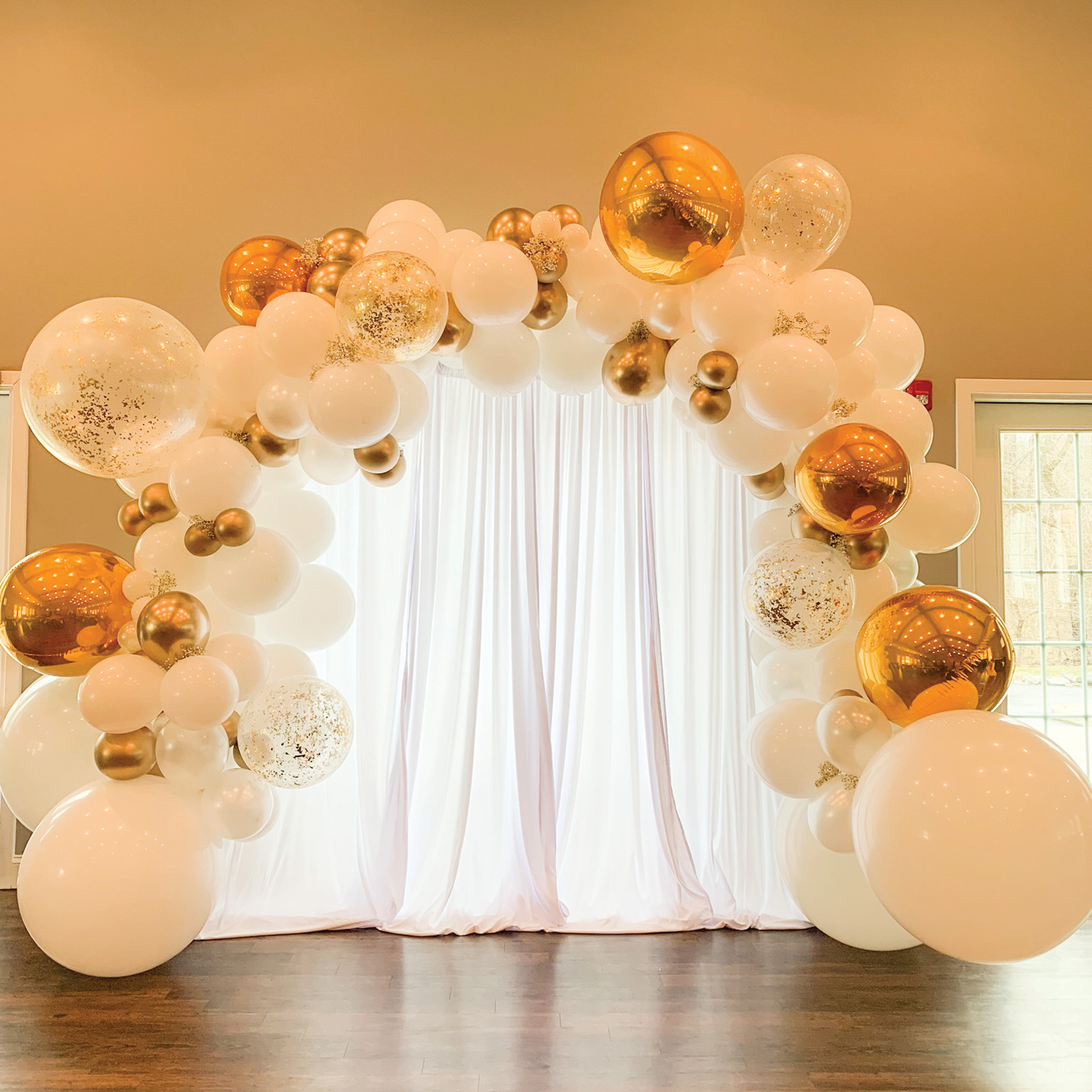 Organic Balloons are the New Trend in Event Décor